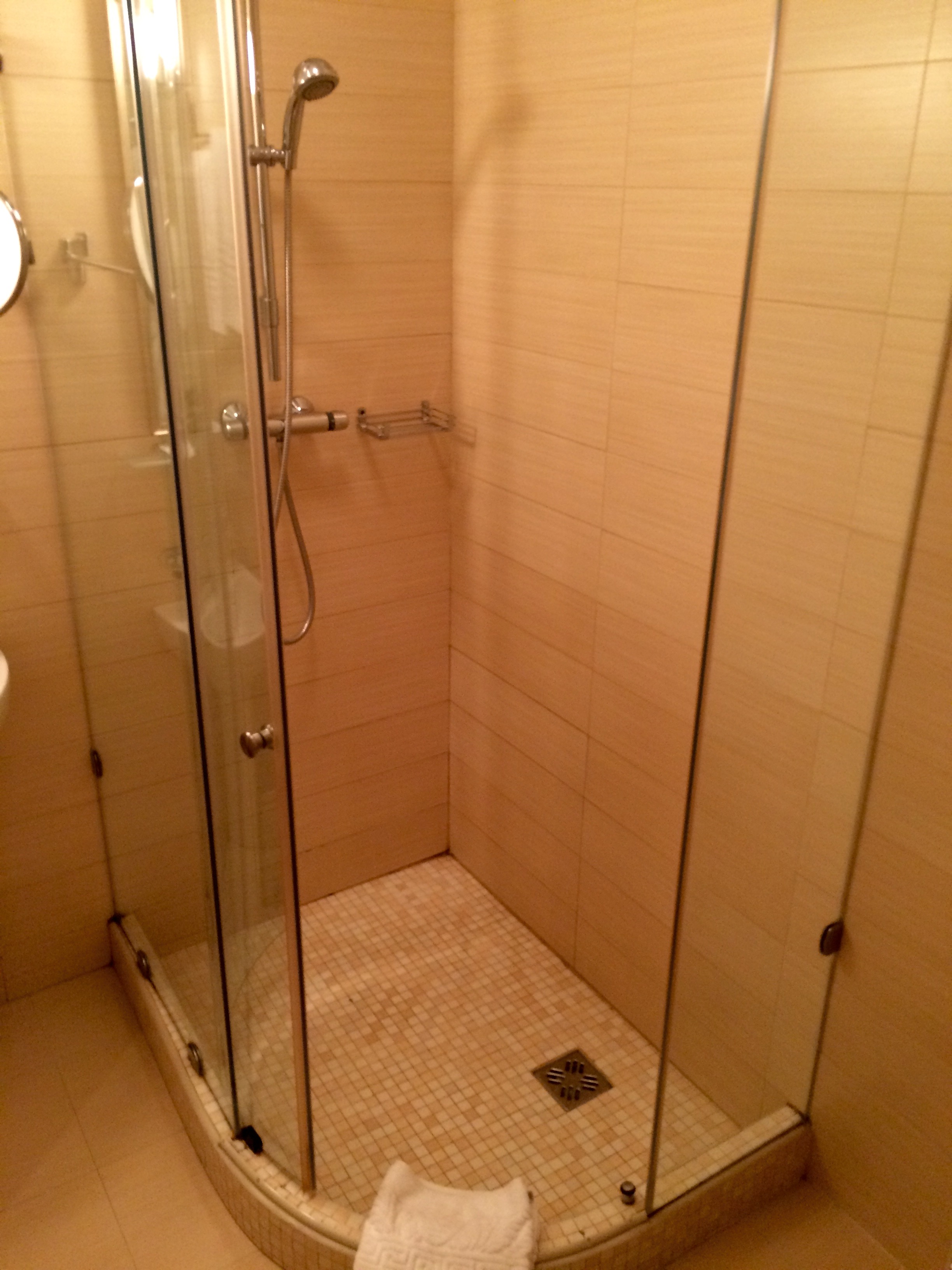 Petroff Palace bathroom