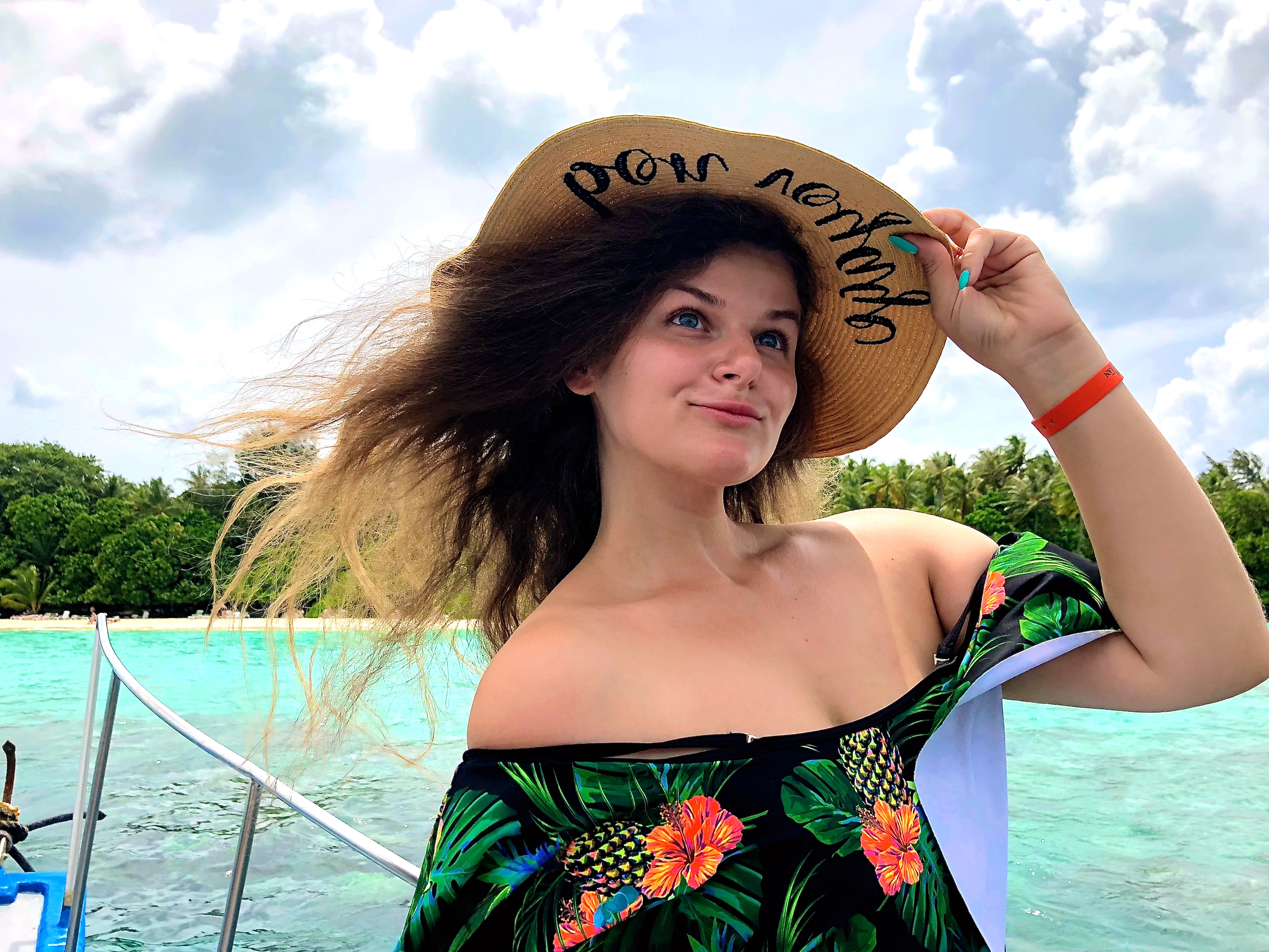 Best Maldives Travel Tips - girl in hat