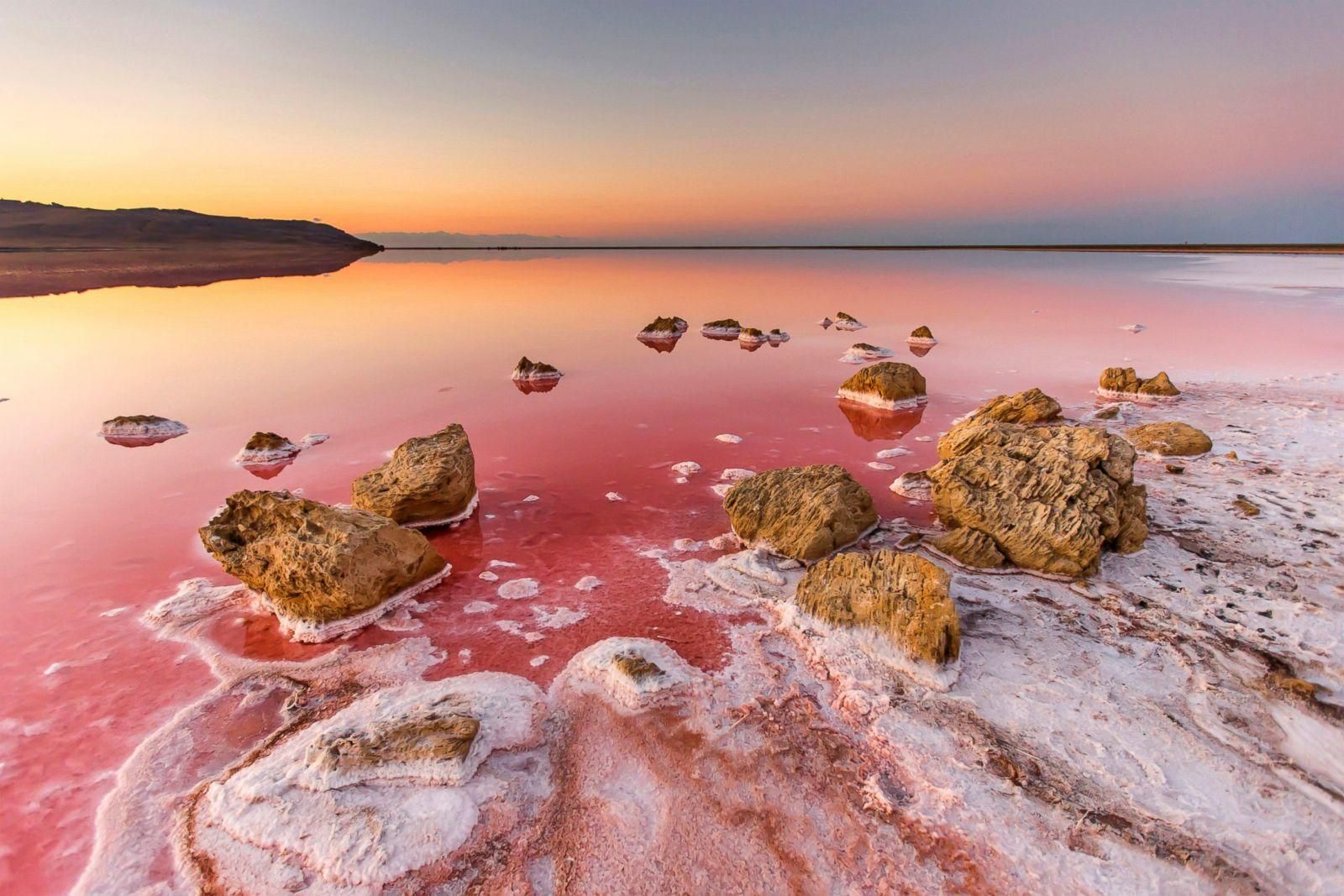 Sasyk-Sivash-pink-lake-Ukraine